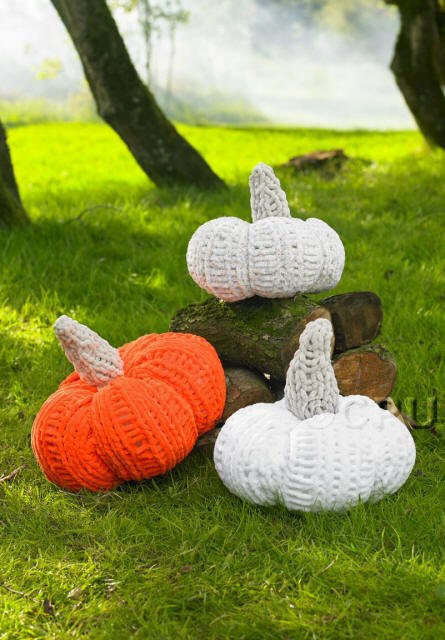 Knitted Pumpkins. Colours shown are shades B65, B30, UG19 and UG18 