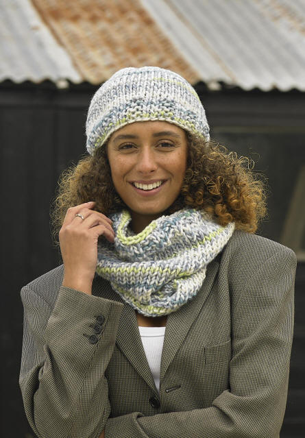 Ladies Knitted Hat and Snood in shade UT07